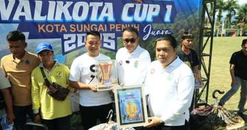 Ketua DPRD Hadiri Lomba Kicau Piala Wali Kota