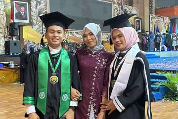 Inspiratif, Kakak Beradik Jambi Raih Doktor Terbaik UM