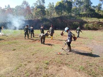 Jelang Penutupan TMMD, Satgas Goro Bersama Warga
