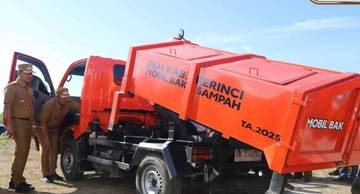 Lima Kecamatan Terima Mobil Sampah dari Pemkab Kerinci