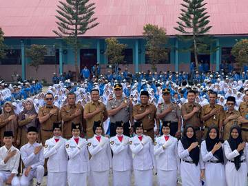 Kapolres Kerinci Jadi Pembina Upacara di SMAN 1