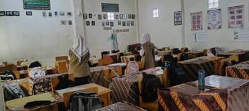 UKM MTsN 1 Sungai Penuh Cek Kebersihan Kelas