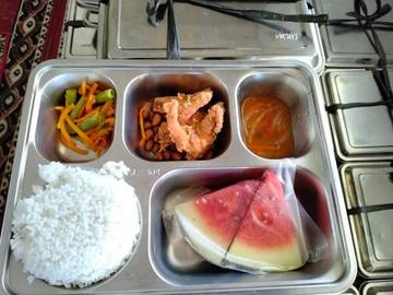 MBG MTsN 2 Sungai Penuh Sajikan Menu Sehat 