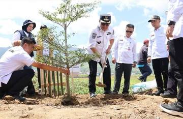 Tanam Pohon Serentak untuk Kehidupan