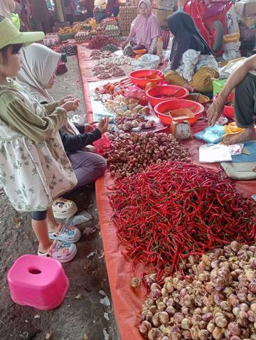 Harga Kebutuhan Pokok di Pasar Semurup Kerinci Stabil