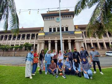 Walking Tour Hidupkan Sejarah Surabaya yang Terlupakan