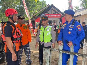 Ditpolairud Polda Jatim Pantau Pencarian Anak Tenggelam