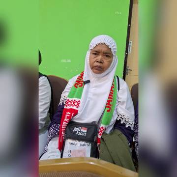 Cerita Nanik, Jamaah Calon Haji Penjual Cireng Dari Jombang