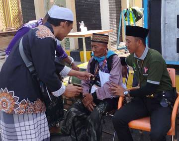 Tim Embarkasi Surabaya Tangani Jamaah Haji Alami Demensia