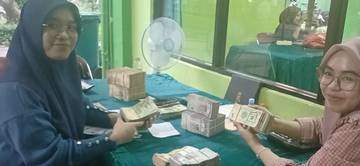 Pegawai Money Changer Asrama Haji Keluhkan Sepi Pengunjung