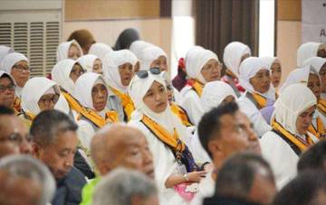 CJH Gelombang Dua Kenakan Ihram Sejak Keberangkatan