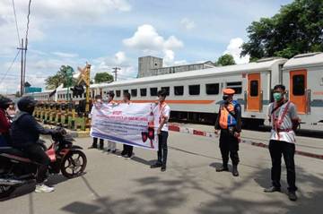 KAI Perkuat Komitmen Tingkatkan Keselamatan Perlintasan KA