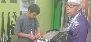 Jayadi Raup Berkah Haji dari Reparasi Tas Paspor