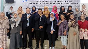 UHW Perbanas Dampingi UMKM Bluru Kidul Go Digital
