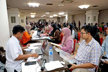 Salah Sasaran, Walikota Surabaya Evaluasi Beasiswa Pemuda Tangguh