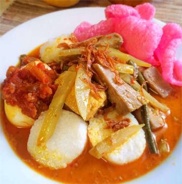 Lontong Sayur Padang, Kuah Santan Gurih Kaya Rempah