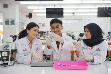 Universitas Ciputra  Dukung Pemenuhan Dokter Spesialis Obgyn Bedah