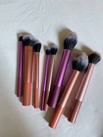 Mencuci Brush Make Up Penting untuk Kesehatan Kulit