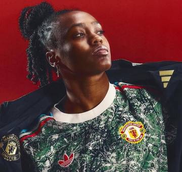 Kolaborasi Fashion Manchester United X The Stone Roses