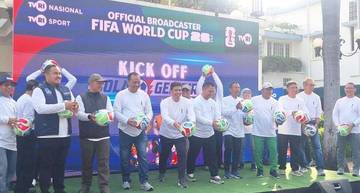 Kick Off Bola Gembira TVRI Warnai CFD Tunjungan