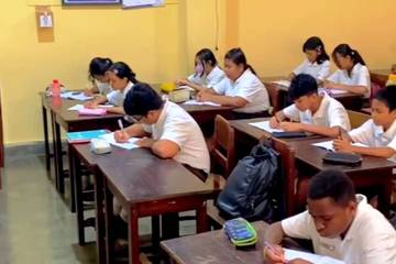 Pembatasan Gawai Sekolah Surabaya Perkuat Fokus Belajar