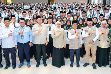 Gubernur Khofifah Buka Diklat PPIH Embarkasi Surabaya
