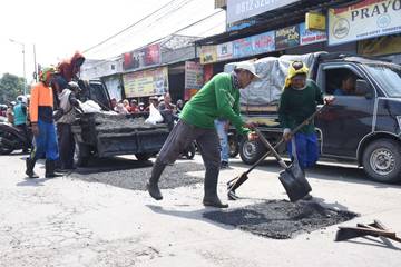 Jelang Lebaran Pemkab Sidoarjo Percepat Perbaikan Jalan
