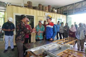 Bengkel Sampah SMK Manbaul Ulum Kelola Limbah Jadi Cuan