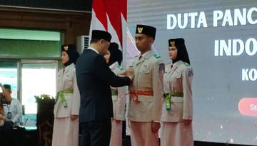 Duta Pancasila Paskibraka Dilantik, Pemuda Surabaya Turun Kampung
