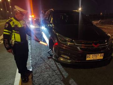​Alami Kecelakaan Tunggal, Mobil Wuling Rusak Pembatasan Tol