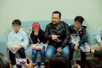 Kepulangan Tiga Anak PMI Asal Gresik Didampingi Bupati