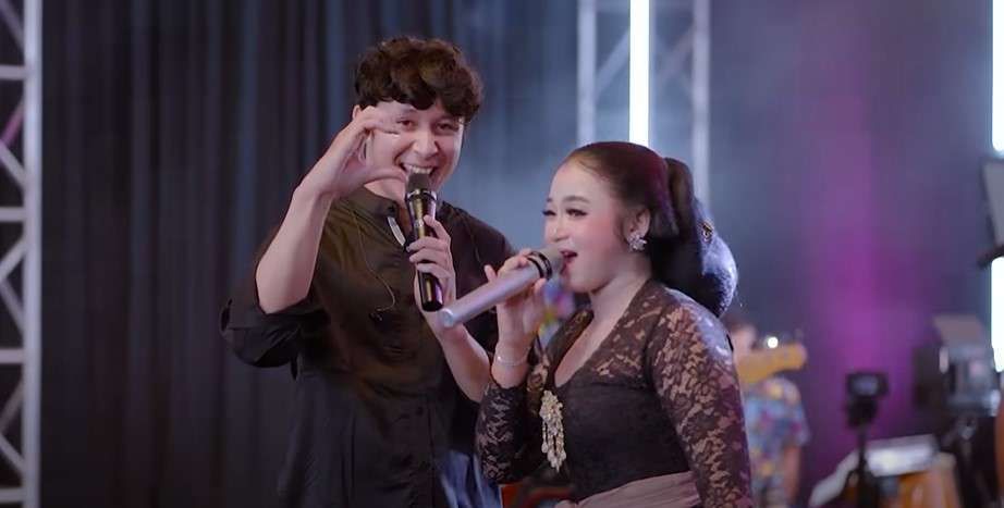 Lirik 'Rindu Aku Rindu Kamu' Dangdut Niken Salindry ft. Fadhil
