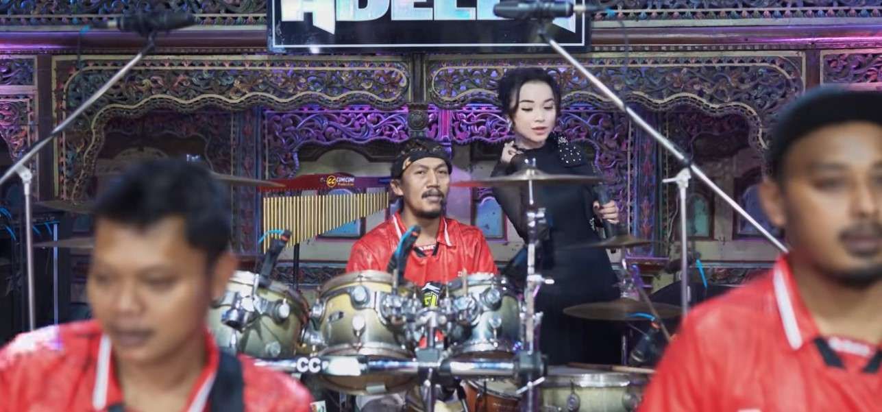 Lirik Lagu "Jangan Tunggu Lama Lama" Dangdut Adella