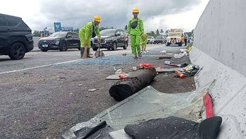 Bus Rosalia Terguling di Tol KM 484, 3 Penumpang Luka-Luka