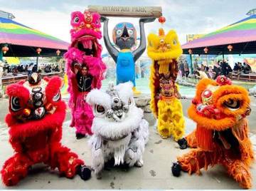 Meriahkan Imlek, Intanpari Waterpark Sajikan Tarian Barongsai