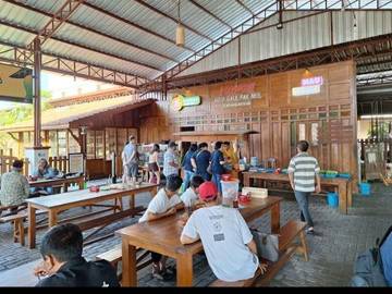 Pemilik HIK Gaul, dari Jualan Emperan Hingga Umrohkan Karyawan