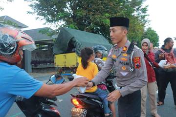 Jalin Silaturahmi, Polres Klaten Berbagi Takjil 