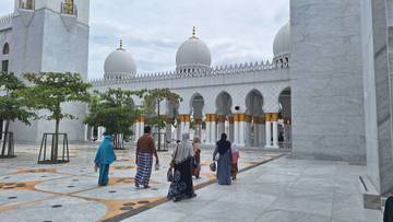 Pengunjung Masjid Raya Sheikh Zayed Capai 20 Ribu Per Hari