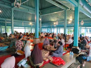LDA Keraton Surakarta Beri Zakat Fitrah Abdi Dalem Bersamaan Khataman Alquran