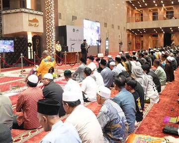 Ngantuk Saat Shalat Tarawih? Ini Hukumnya Dalam Islam