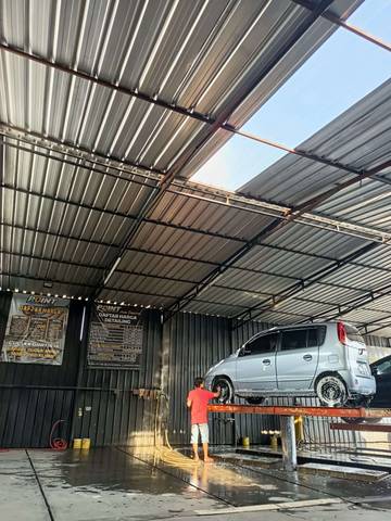 Penyemprotan Oli Plastik ke Kolong Mobil Bikin Cepat Getas?