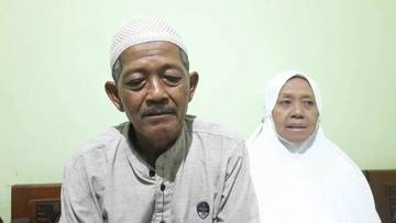 Kisah Jukir dari Sragen Naik Haji Bareng Istri