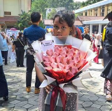 Bouquet Wisuda Kekinian yang Bikin Bangga