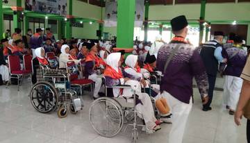Kisah Calhaj Embarkasi-Solo Tunda Berangkat Meski Didampingi Keluarga