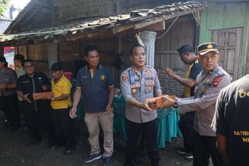 HUT Bhayangkara ke-79, Polres Sragen Gotong-royong Bedah RTLH 