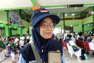 Kisah Meta Rosana, Ketua Kloter Perempuan Embarkasi Solo 