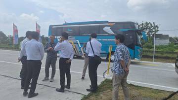 Sebanyak 10 Pengemudi Profesional Indonesia diberangkatkan ke Jepang