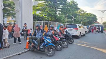 Libur Panjang, Ojek di Masjid Sheikh Zayed Laris Manis 