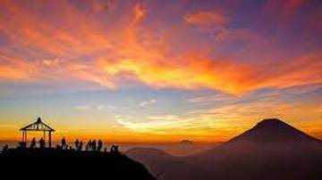 Memburu Cahaya Emas di Puncak Sikunir