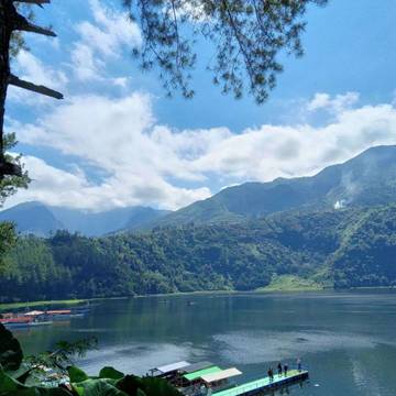 Indahnya Telaga Menjer Dalam Keheningan